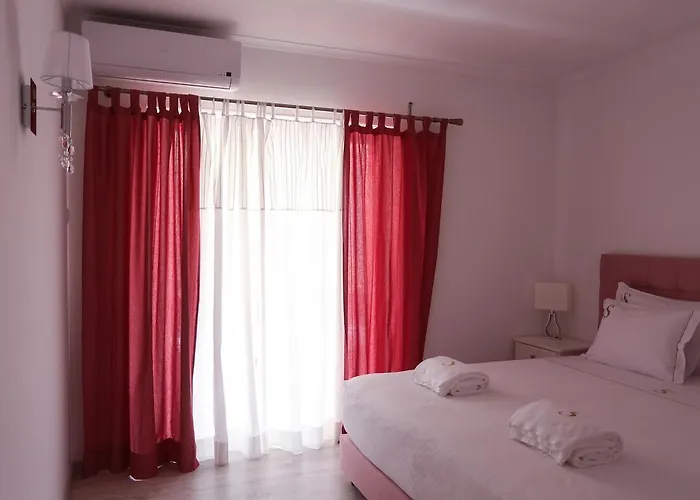 Suites Apartments *