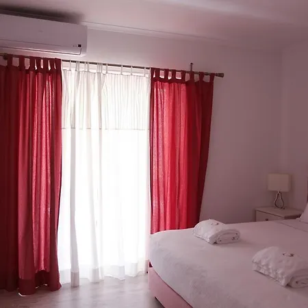 Suites Apartments *
