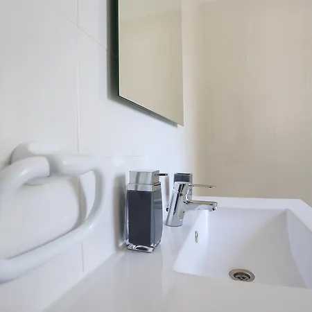 アパート Suites Apartments